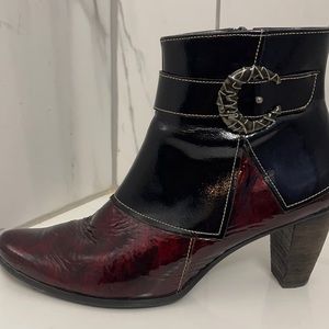 Beautiful France Mode burgundy and black leather boots size 39 or 8